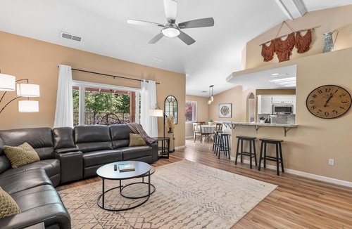Columbia House | Pool + Hot Tub : 4 BR : The Atelier Retreat