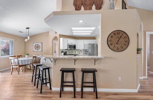 Columbia House | Pool + Hot Tub : 4 BR : The Atelier Retreat