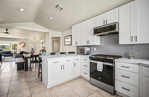 Bermuda Dunes House | Pool, Spa & Hot Tub! Golf Green 5BR near Coachella & Palm Springs-Jamaica Sands