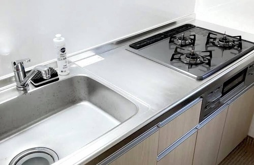 Minato House | [Popular Spot Near Osaka's USJ] Just a 10-minute boat ride to USJ! Just an 8-minute train ride to the Expo site! Just a 6-minute walk to Kaiyukan and Legoland! There's a limousine bus stop for Kansai Airport nearby!
