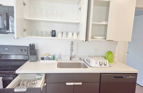 Little Tokyo Apartment | Premier 2-Bedroom Getaway in the Heart of Los Angeles