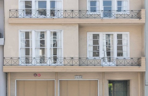 Pacific Heights Apartment | Premier Pacific Heights Neighborhood - 2 level garden apartment