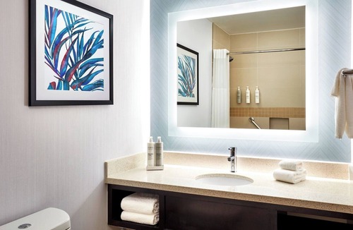 Valencia Hotel | Premium Corner King Setup | Outdoor Pool | 1.1 Miles to Valencia Country Club