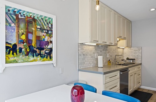 Eureka Valley Apartment | Prime Mid Century Flat in the Castro, In Unit Laundry, On Site Parking.