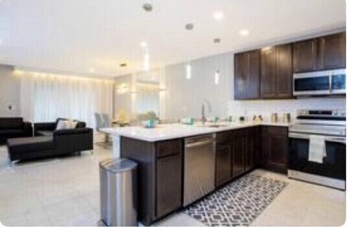Indian Point House | Privacy, Disney 20 minutes,brand new house!