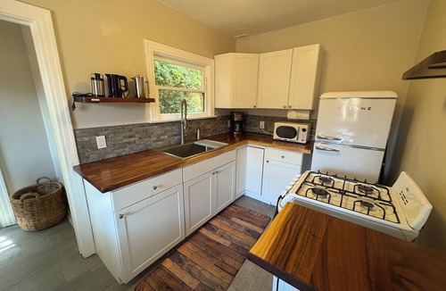 University Heights Cottage | Private 1-bedroom cottage in North Park Neighborhood walk everywhere
