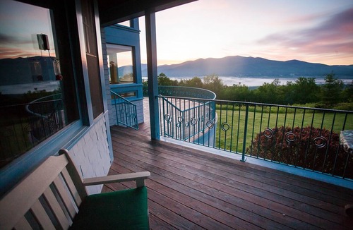 Jefferson House | Private 30-Acre Family Friendly Mountain Retreat: Peaceful Trails, Sauna & Views