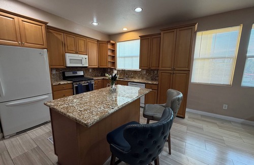 National City House | Private and Stylish 3Bdrm 3Ba Townhome, Gated Patio, Free Parking, Available Now