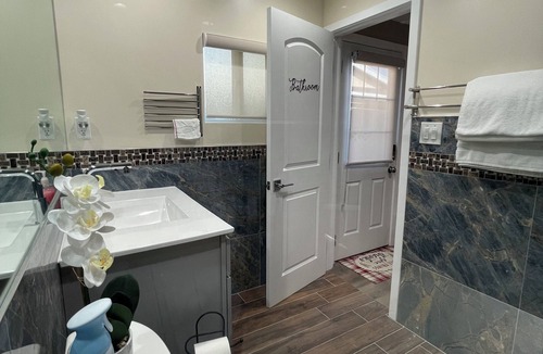 Garden Grove House | Private Bedroom Near Disneyland Room 1