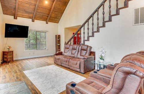 Lakehead House | Private Cabin w/Forest Views & Grill in Lakehead!