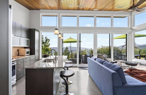 Glen Ellen House | Private Dual-Zone Spa + Fire Pit + Outdoor Dining + Views | Sonoma Wine Country