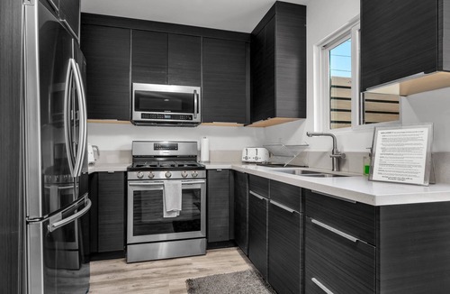 Valley Village House | Private Guest House Near Universal Studios Gated Patio & Fast WiFi