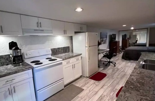 Hollywood Hills West House | Private Guest House - Top of Hollywood Hills