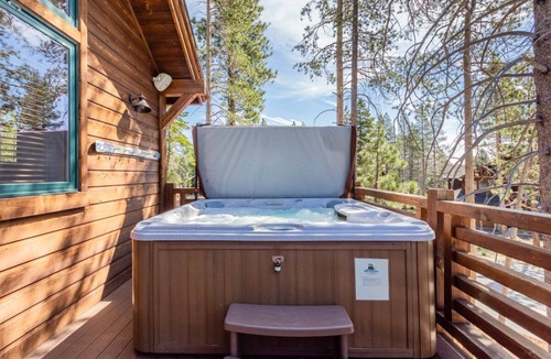 Stonegate House | Private Home with Hot Tub! Mountain Views! Short walk to Village!