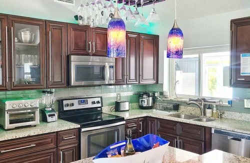 College Park House | Private Luxury Pool/Swim up bar/Smart-home