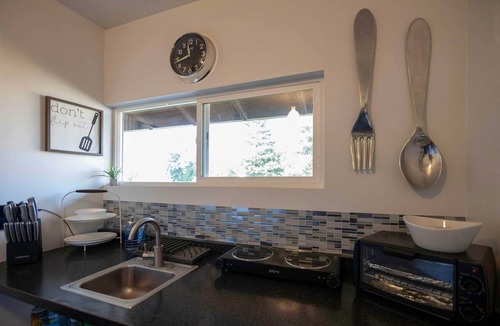 Cascade Cottage | Private Modern Entertainment Getaway