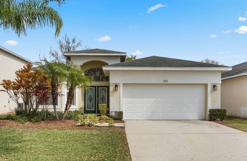 Crystal Cove Villa | Private Pool and Jacuzzi-Close to Disney Parks!