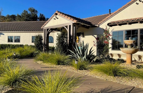 Napa House | Private single-level 3 Bedroom Napa vineyard home minutes from Downtown!