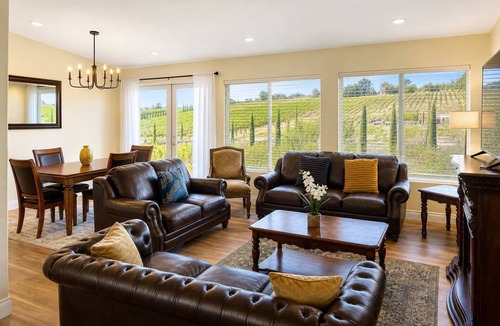 Temecula House | Private Temecula Getaway | Walk to Wineries