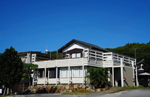 Sakimotobu House | Private Villa with Ocean Views | Churaumi & JUNGLIA | BBQ & Fireworks | Sleeps 9