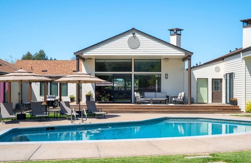 Kenwood House | Private Vineyard | Pool | Chef`s Kitchen | Steps to Wineries | Kenwood | 4 BR