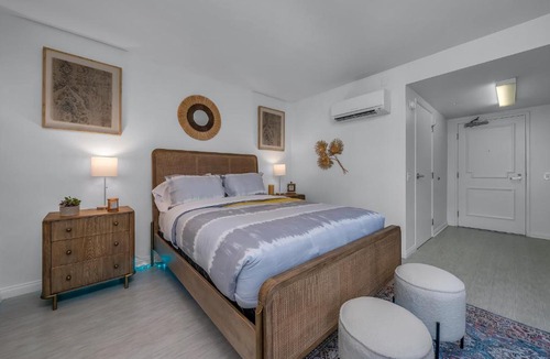 Downtown Apartment | Promenade Studio With Free Parking!