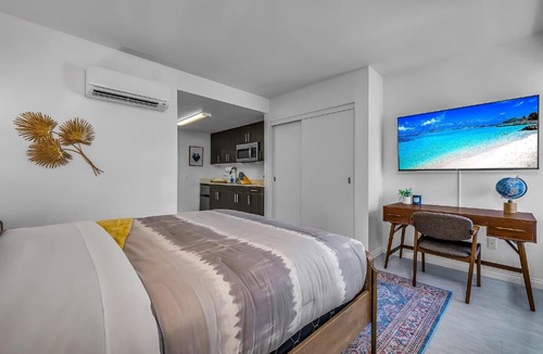 Downtown Apartment | Promenade Studio With Free Parking!