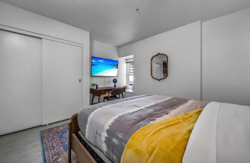 Downtown Apartment | Promenade Studio With Free Parking!