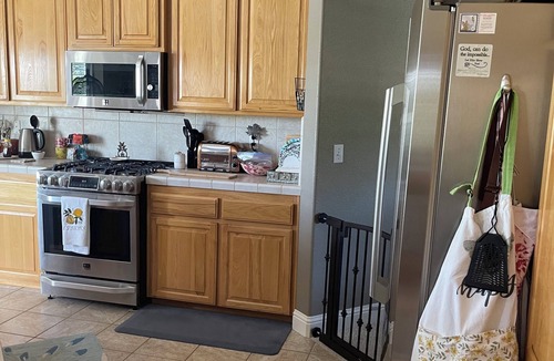 Redding House | Quaintly Queen in Charming Redding Close to Bethel & Mercy Shasta Hospital