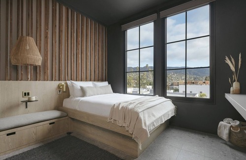 Lower State Hotel | Queen-Sized Room, Lounge Area with Ideal Mountain Views!