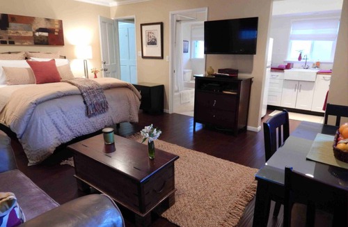 Valley Village Apartment | Quiet Chic Studio Apartment with secure parking In Valley Village.