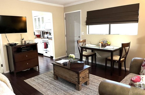 Valley Village Apartment | Quiet Chic Studio Apartment with secure parking In Valley Village.
