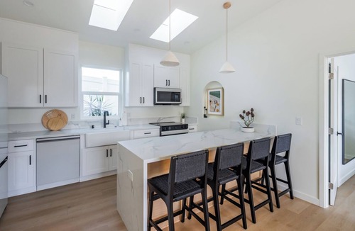 East Side Capistrano House | Quiet Coastal Modern-Ocean views-Hot tub- 7 mins to the beach