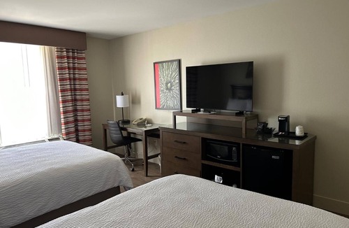 Barstow Hotel | Quiet + Comfortable Room w/Breakfast – Close to Major Dining + Shopping!