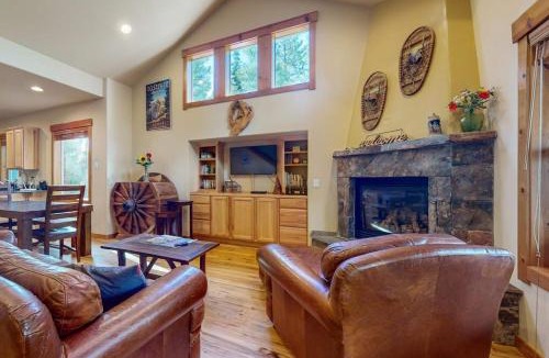 Truckee House | Quiet Cottage with Deck & Firepit - Near Skiing Golf Park & Water Sports