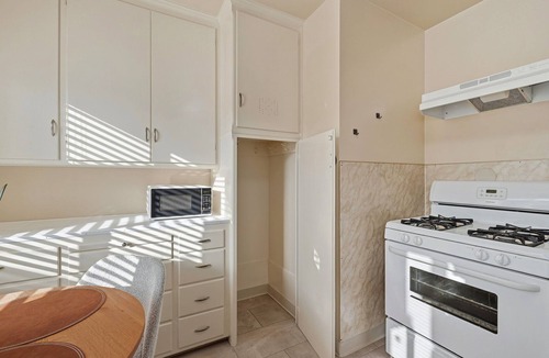 Stockton House | Quiet & Cozy 1-bedroom house in a pleasant Stockton location, with AC