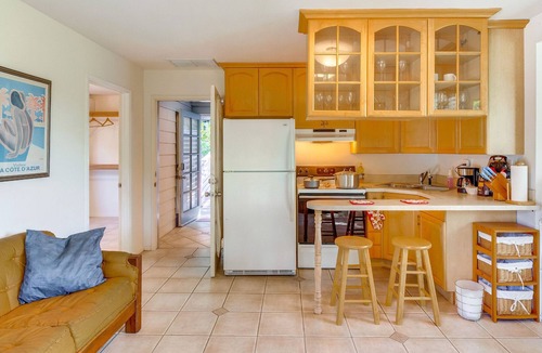 Bel Air Apartment | Quiet LA Retreat with Pool and Patio