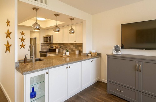 La Quinta Condo | Quiet Lower Level Condo with Country Club Amenities - Golf & Mountain Views
