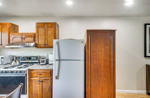 La Canada Flintridge Apartment | Quiet Patio! La Cañada Month-Long Studio