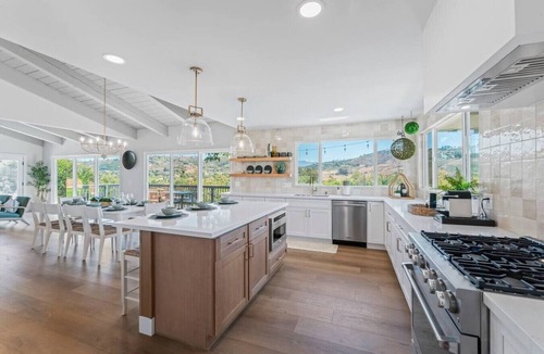 Fallbrook House | Rancho Via Loma - Luxurious & Secluded Pool Home