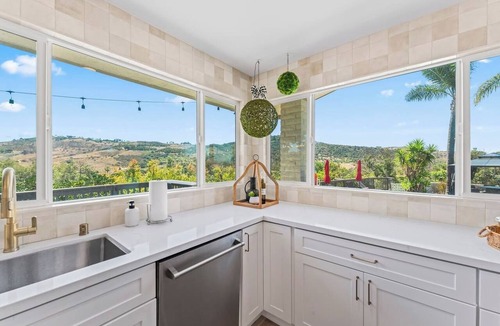 Fallbrook House | Rancho Via Loma - Luxurious & Secluded Pool Home