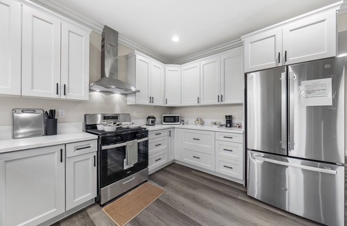 North Central House | Rare Find NEW 4Bed Home near old town pasadena