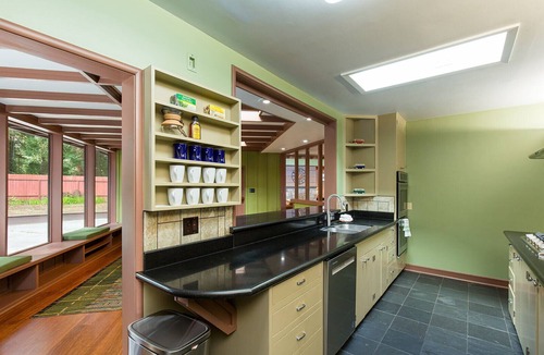 Eureka House | 🌲Redwood Retro- Charming and Elegant Home with Vintage Charm Surrounded by Redwoods🌲✌️