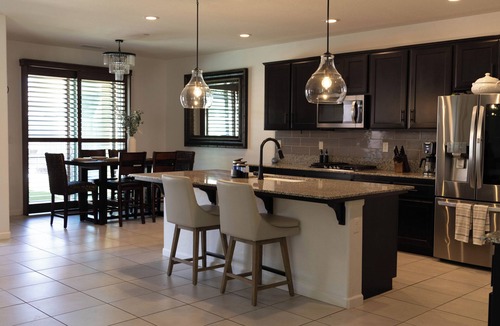 Tulare House | Relax & unwind+fire pit+pergola dining+cozy living
