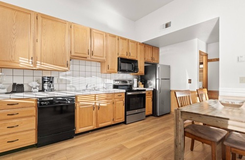 Tahoe Vista Condo | Relaxed Lakefront Living Cozy 1BR Tahoe Condo