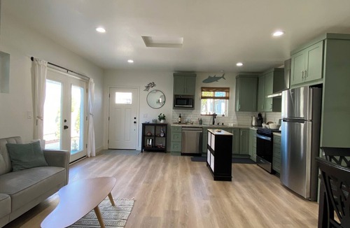 Westchester Cottage | Relaxed, warm modern cottage in Los Angeles.