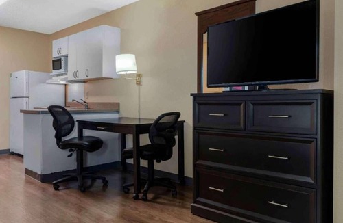 Sacramento Apartment | Relaxing 1 Queen Bed|Nsmk, Kitchen|Studio 6 Sacramento