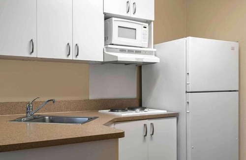 Sacramento Apartment | Relaxing 1 Queen Bed|Nsmk, Kitchen|Studio 6 Sacramento