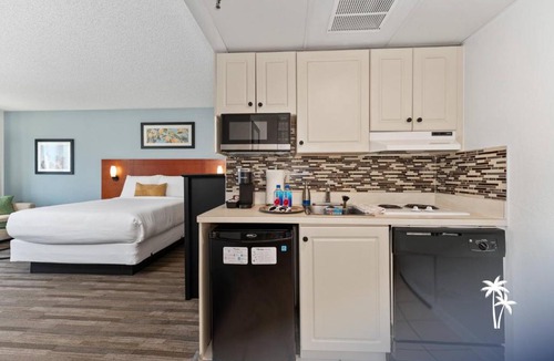 Florida Center Apartment | Relaxing Central Condo with Balcony 7 Min to Universal