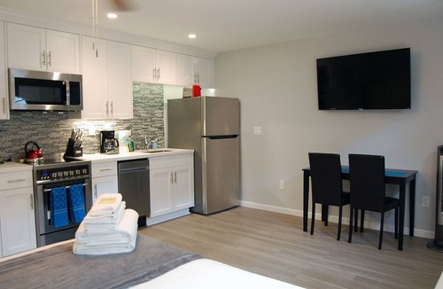 Mission Beach Apartment | Remodeled, Ground Floor Studio #2 just 167 steps to the Best Beach in San Diego!